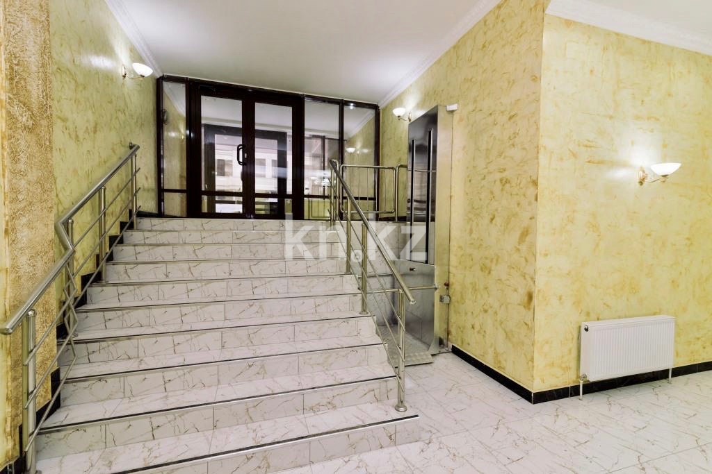 Продажа 2-комнатной квартиры, 65 м², ул. Туркестан, дом  10 в Астане - фото 8