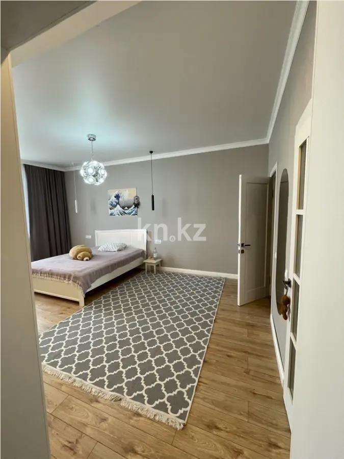 Продажа 3-комнатной квартиры, 135 м², ул. Аманжолова, дом  96/1 - Продажа  трехкомнатных квартир в Караганде фото 1 из 8