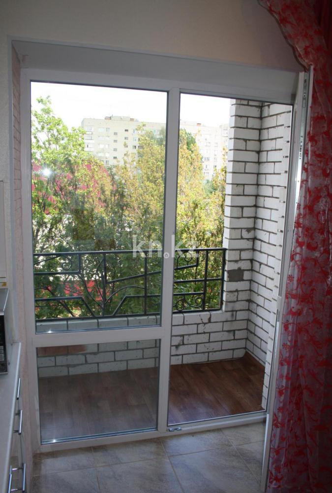 Аренда 1-комнатной квартиры посуточно, 45 м², ул. Победы, дом  105 - Аренда жилой и коммерческой недвижимости в Уральске фото 4 из 14