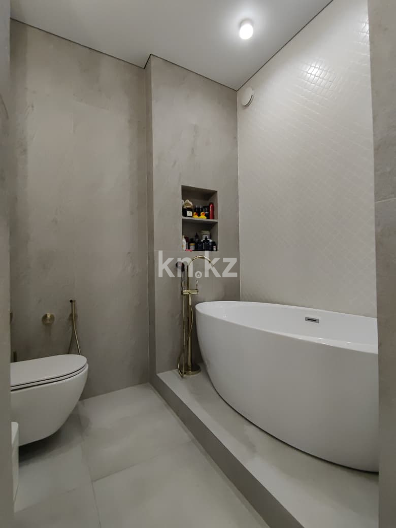 Продажа 3-комнатной квартиры, 97 м² в Караганде - фото 24
