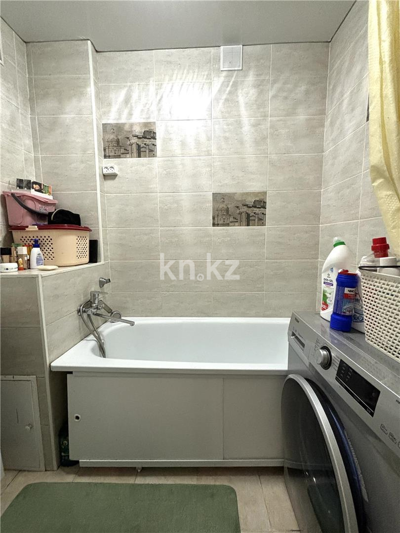 Продажа 3-комнатной квартиры, 77 м², ул. Абая в Караганде - фото 13