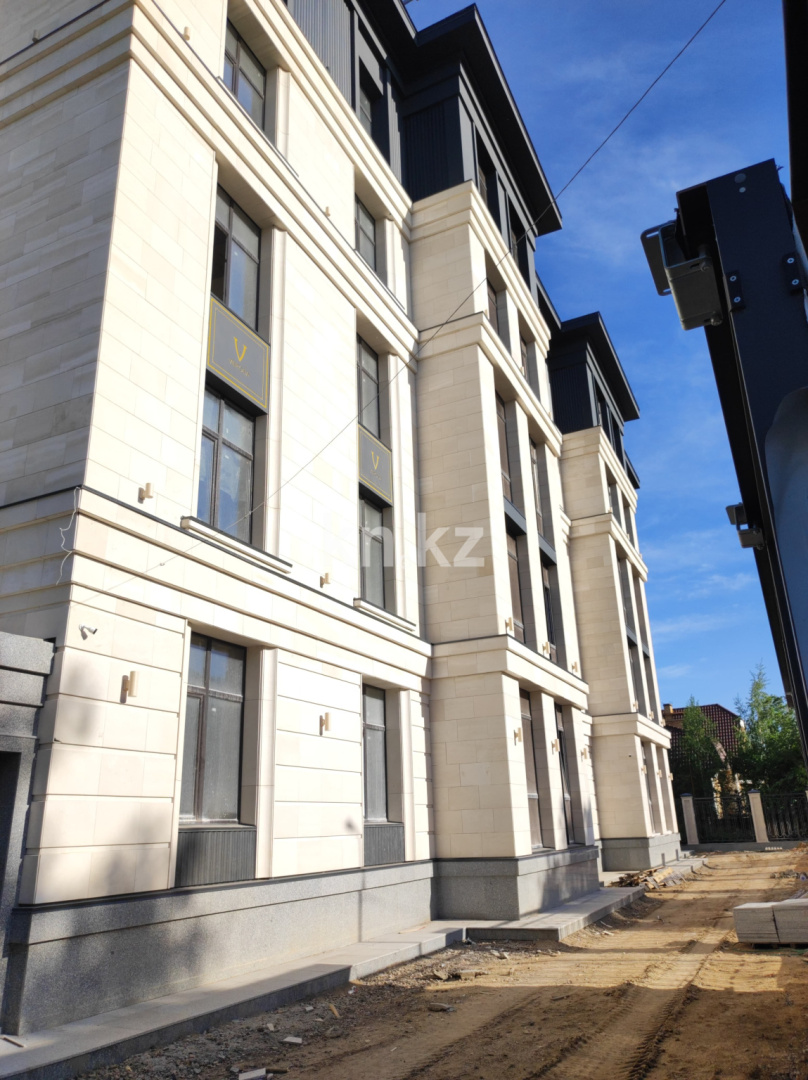 Продажа 3-комнатной квартиры, 92 м², ул. Аманжолова, дом  100 в Караганде - фото 17