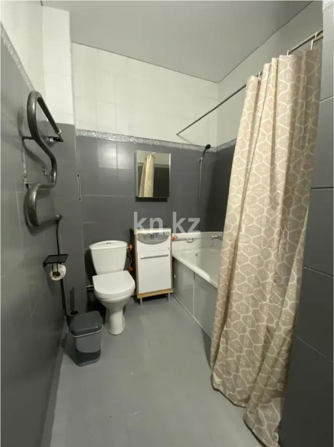 Продажа 1-комнатной квартиры, 35 м², мкр-н Аксай-4, дом  83 в Алматы - фото 3