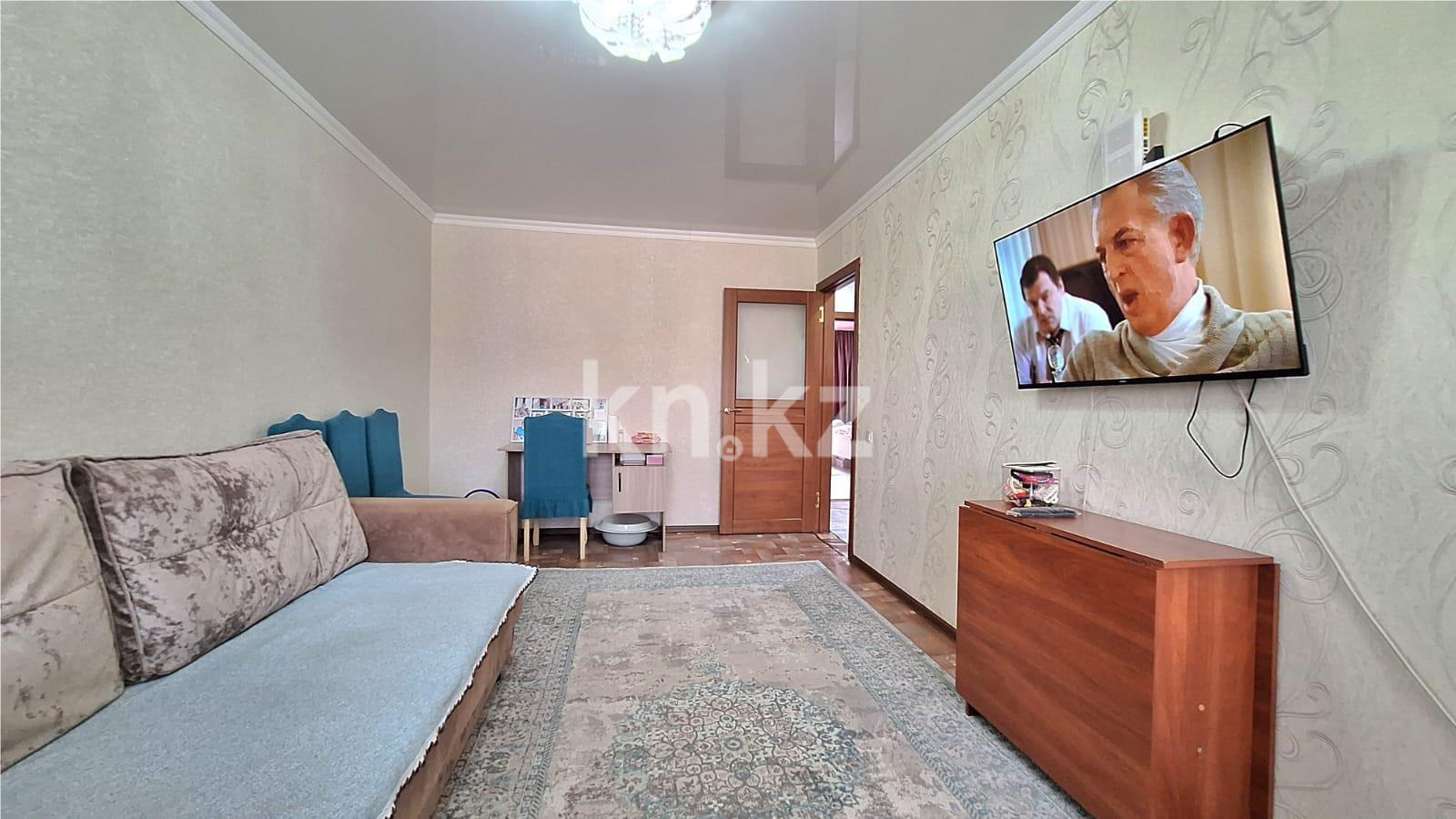 Продажа 3-комнатной квартиры, 62 м², 16-й мкр. - Продажа квартир в Караганде фото 2 из 9