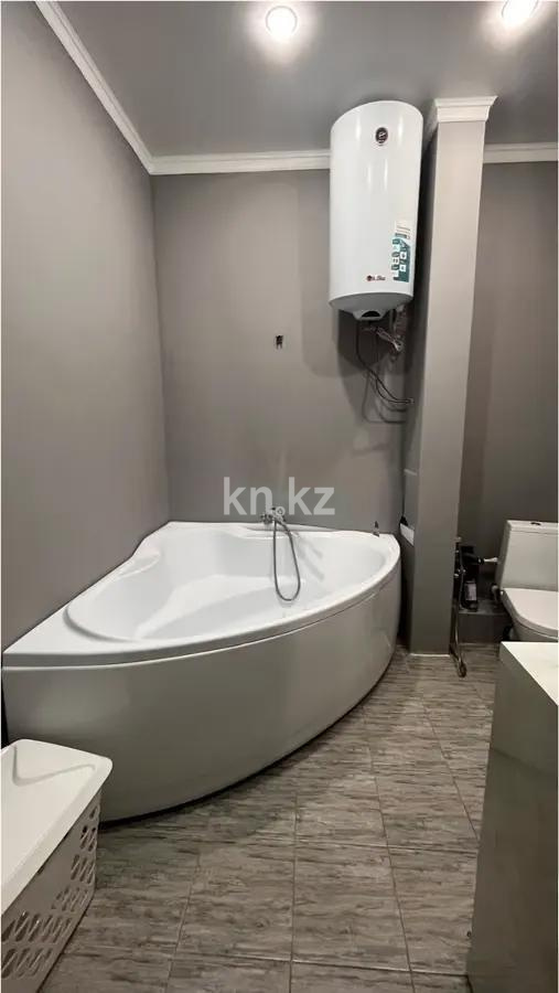 Продажа 3-комнатной квартиры, 78 м², пр. Шахтеров, дом  52Б в Караганде - фото 4