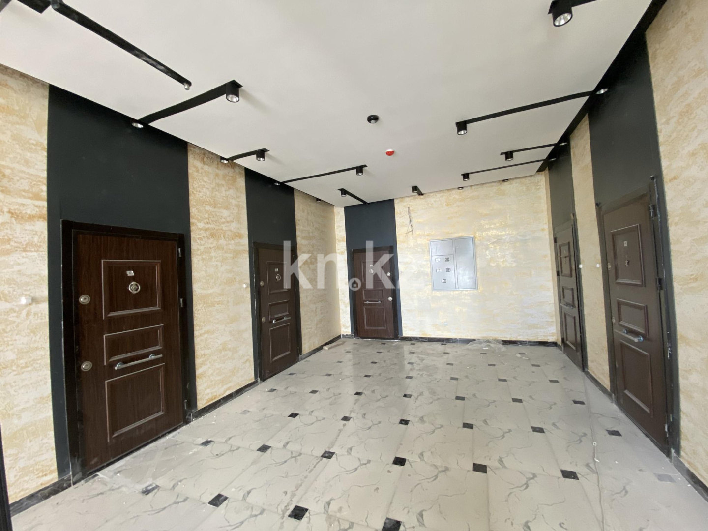 Продажа 5-комнатной квартиры, 191.2 м², ул. Сейфуллина, дом  5в - Продажа квартир в Атырау фото 9 из 16