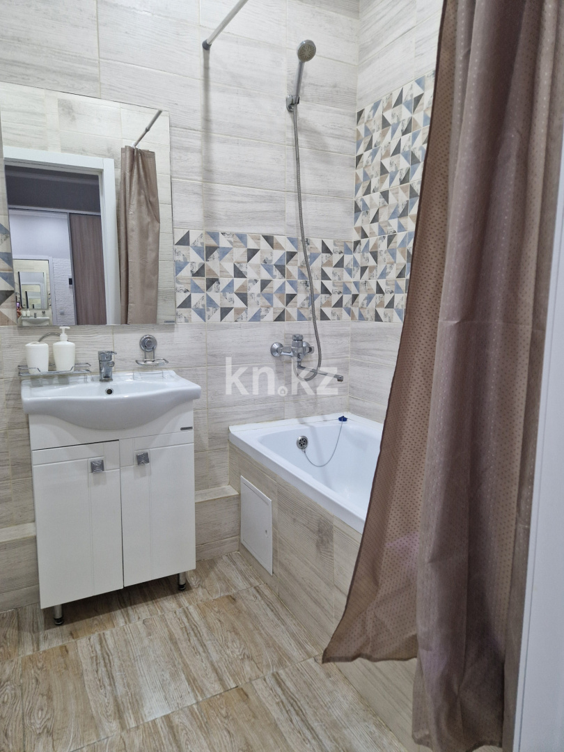 Аренда 1-комнатной квартиры посуточно, 40 м², пр. Кабанбай батыра, дом  4/2 - ул. Космонавтов - Аренда квартир посуточно в Астане с фото фото 3 из 12