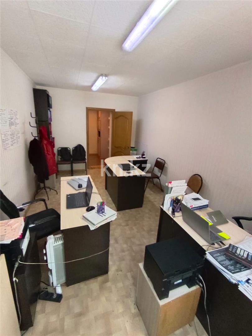 Продажа 3-комнатной квартиры, 62 м², ул. Ермекова, дом  60 в Караганде - фото 8