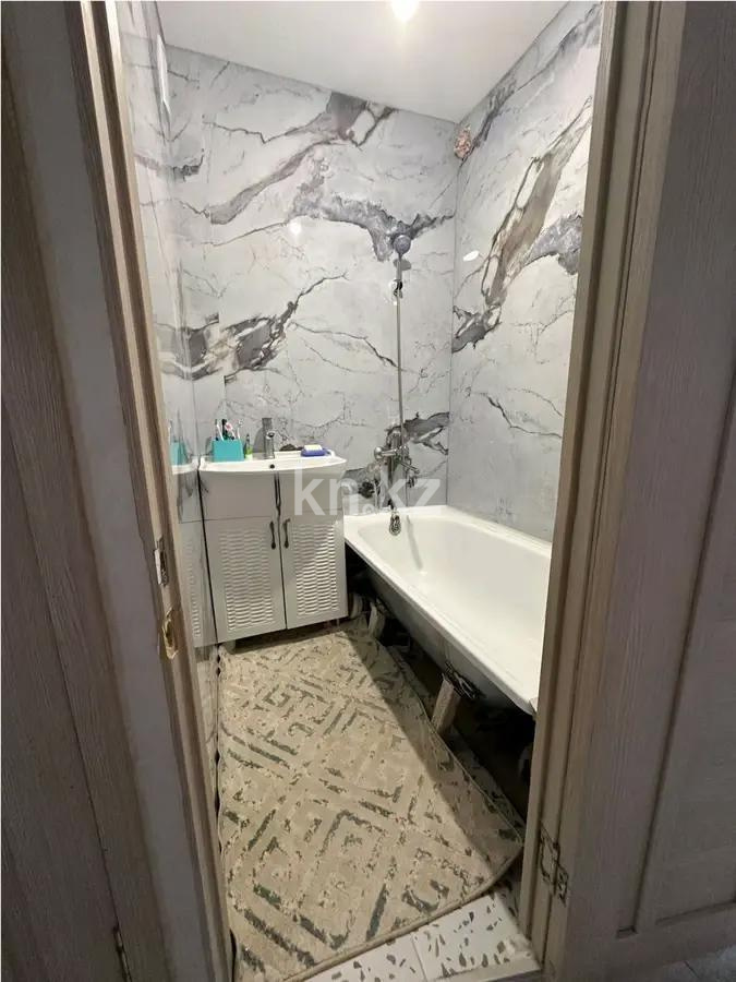 Продажа 3-комнатной квартиры, 66 м², мкр-н Восток-2, дом  14 в Караганде - фото 5