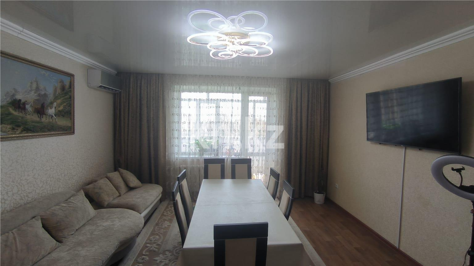 Продажа 4-комнатной квартиры, 78 м², ул. Дюсембекова - Продажа квартир в Караганде фото 1 из 21