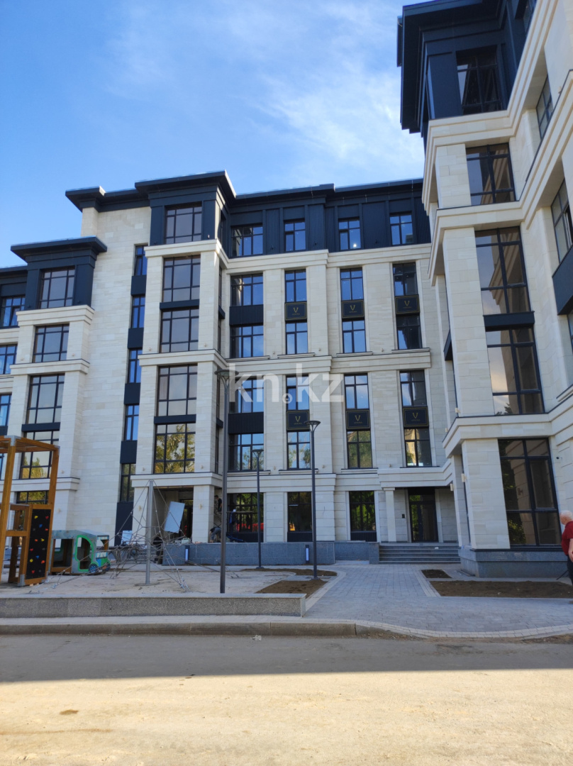 Продажа 2-комнатной квартиры, 91.5 м², ул. Аманжолова, дом  100 - Продажа квартир в Караганде с фото фото 1 из 7