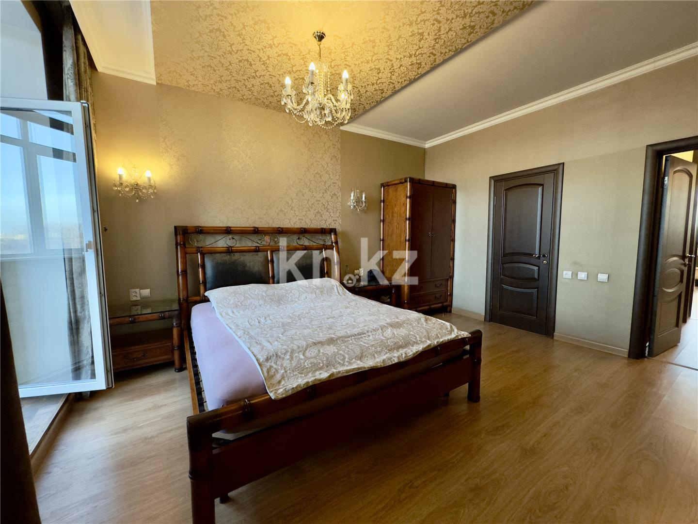 Продажа 5-комнатной квартиры, 217 м², ул. Аманжолова, дом  41 - Продажа  пятикомнатных квартир в Караганде фото 2 из 43