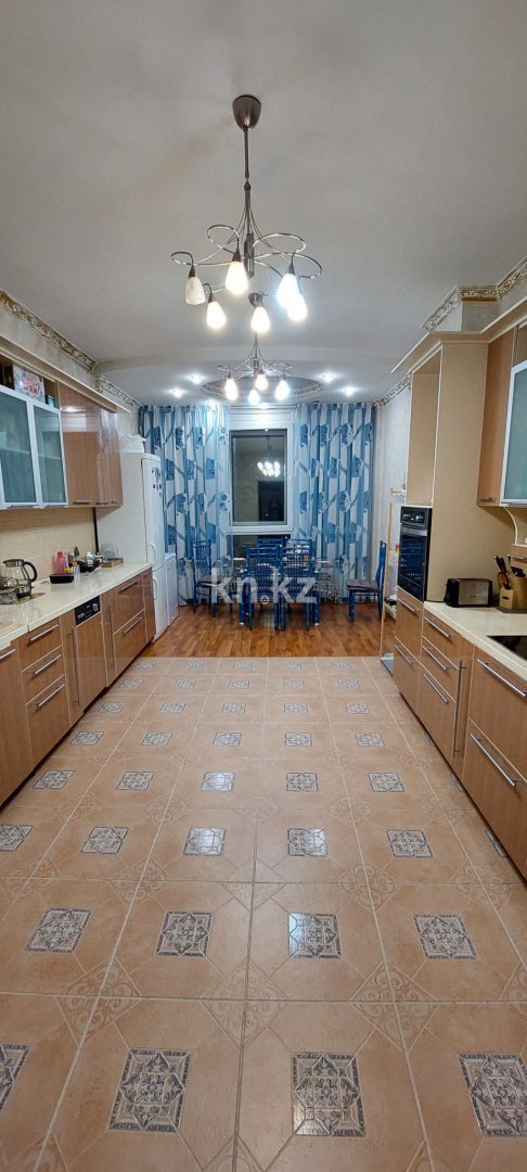 Продажа 4-комнатной квартиры, 166 м², ул. Абая, дом  61/2 - Продажа квартир в Караганде фото 2 из 20