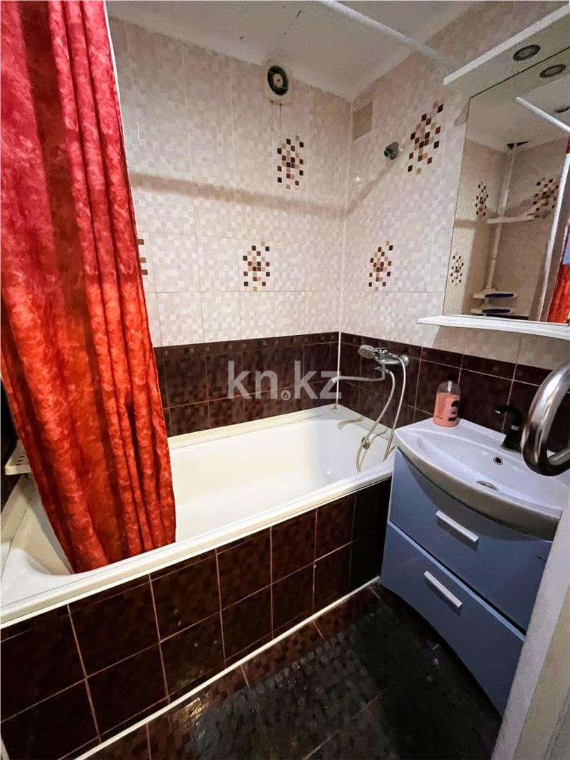 Продажа 4-комнатной квартиры, 75 м², пр. Республики, дом  18 - Продажа  четырехкомнатных квартир в Караганде фото 13 из 24