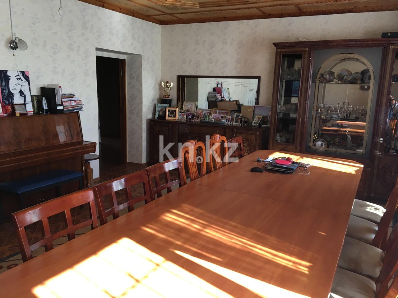 Продажа 6-комнатного дома, 220 м², ул. Шакарима - Продажа домов, коттеджей в Алматы фото 1 из 17
