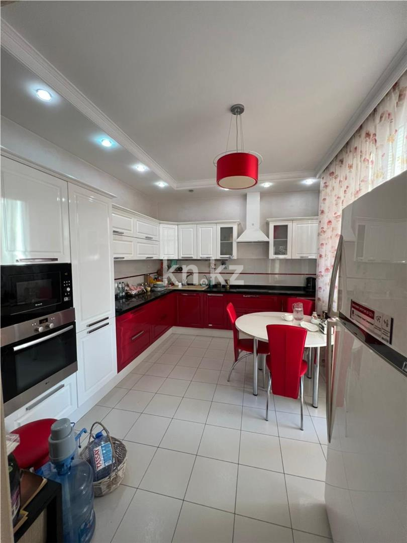 Продажа 4-комнатной квартиры, 188 м², ул. Аманжолова - Продажа  четырехкомнатных квартир в Караганде фото 10 из 28