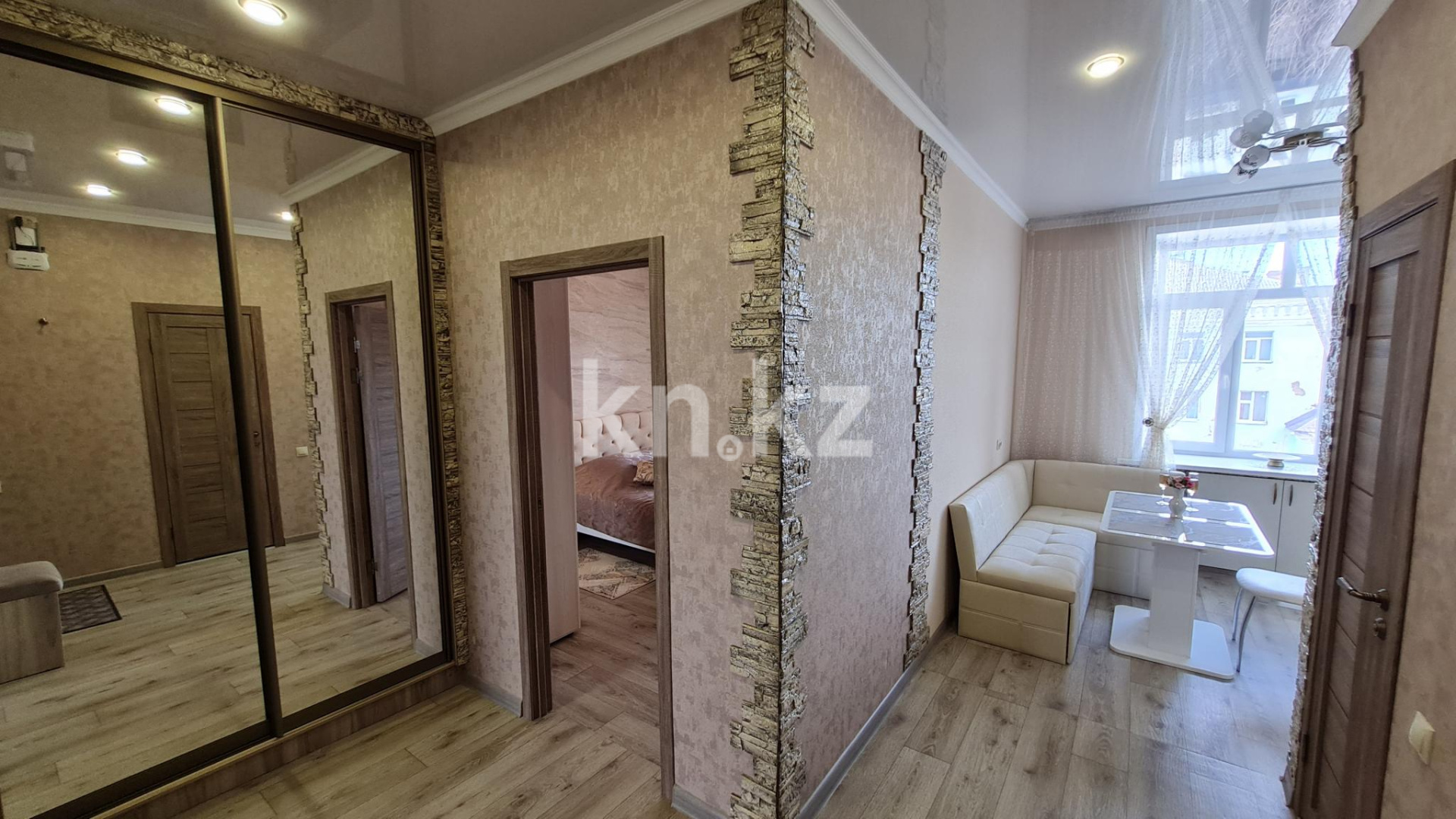 Аренда 2-комнатной квартиры посуточно, 56 м², ул. Чехова, дом  55 - Аренда квартир посуточно в Усть-Каменогорске фото 6 из 20