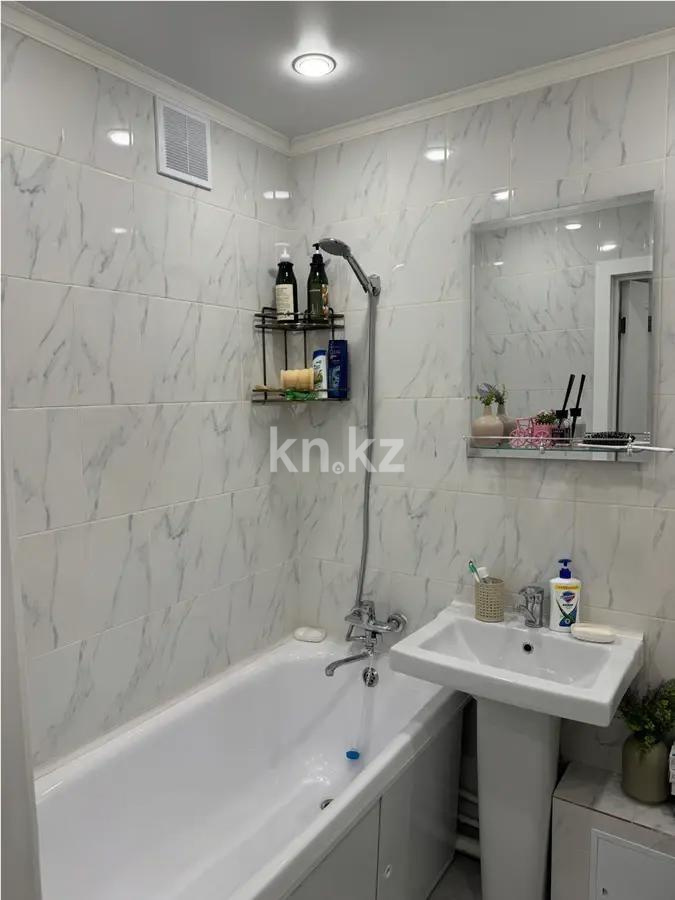 Продажа 3-комнатной квартиры, 60 м², мкр-н Аксай-2, дом  5 в Алматы - фото 4