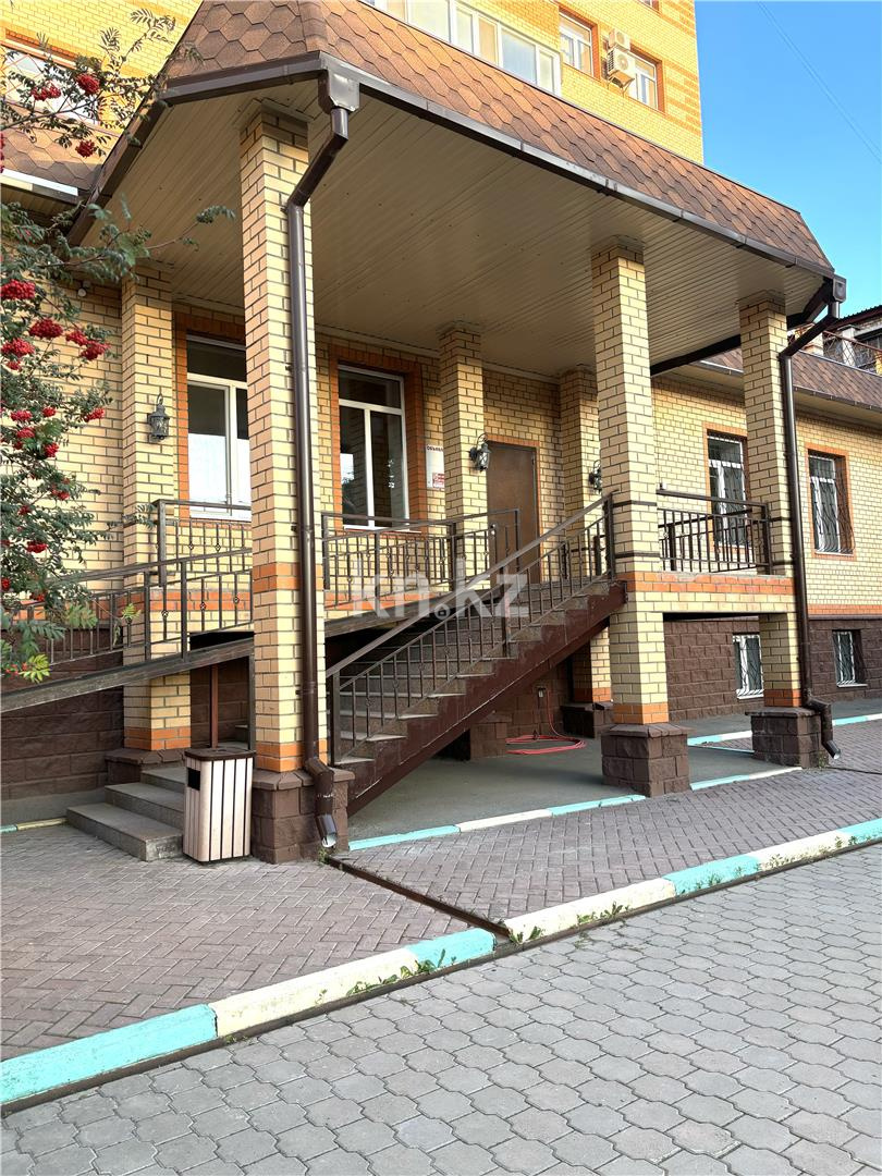 Продажа 4-комнатной квартиры, 188 м², ул. Аманжолова - Продажа  четырехкомнатных квартир в Караганде фото 26 из 28