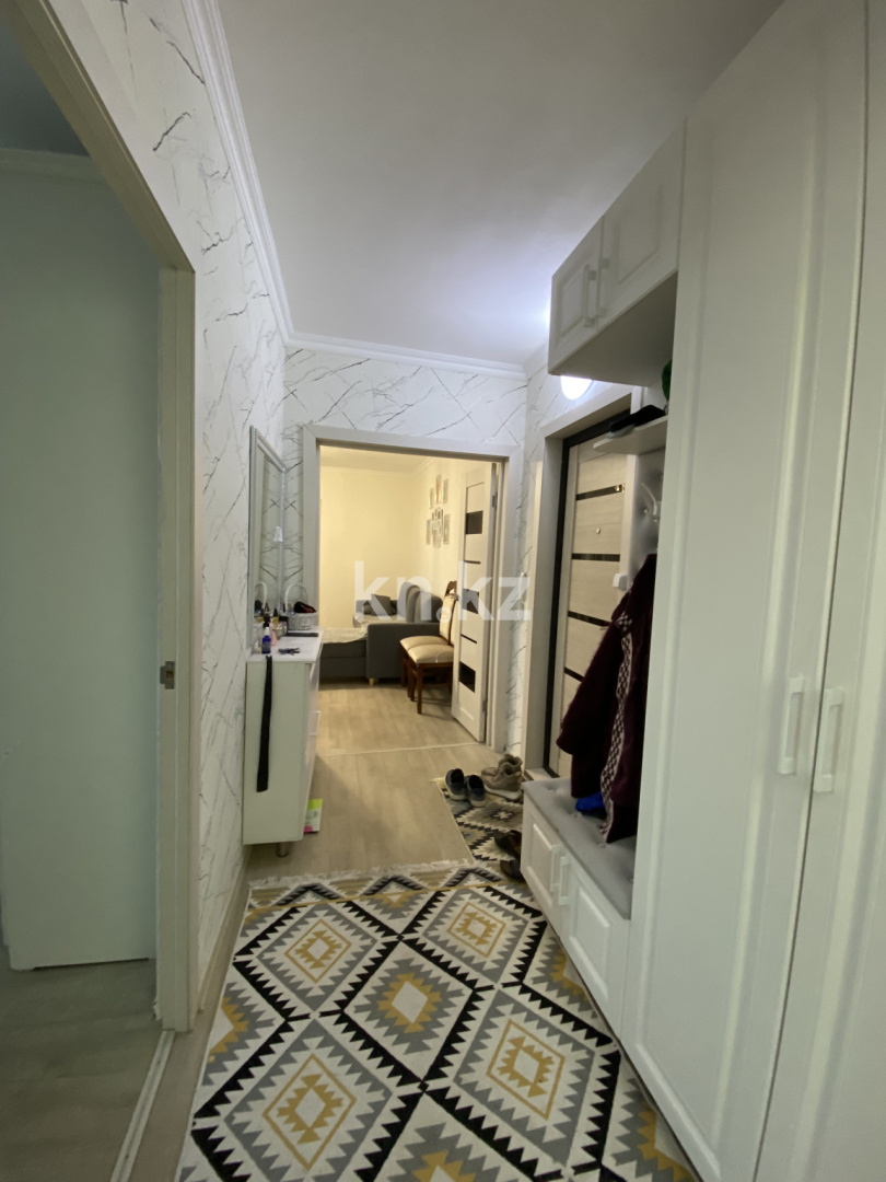 Продажа 3-комнатной квартиры, 60 м², мкр-н Голубые Пруды, дом  12 в Караганде - фото 8