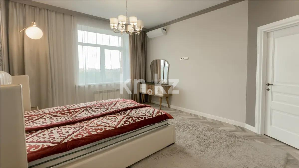 Продажа 4-комнатной квартиры, 146 м², ул. Аманжолова, дом  17 в Караганде - фото 3