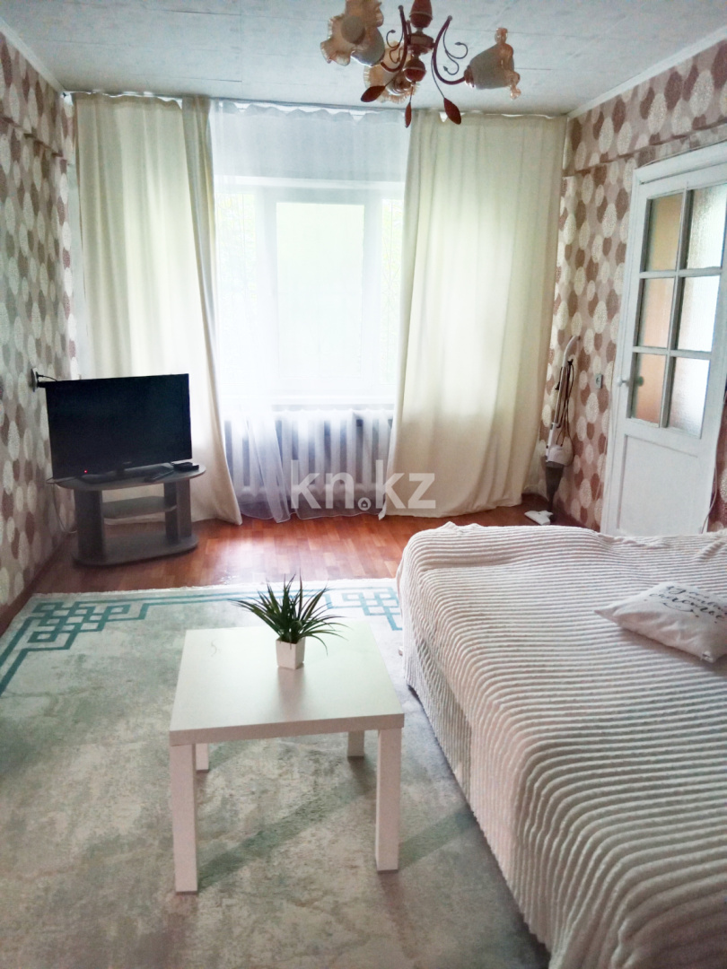 Аренда 1-комнатной квартиры посуточно, 33 м², ул. Казахстан, дом  104 - Аренда квартир посуточно в Усть-Каменогорске фото 2 из 7
