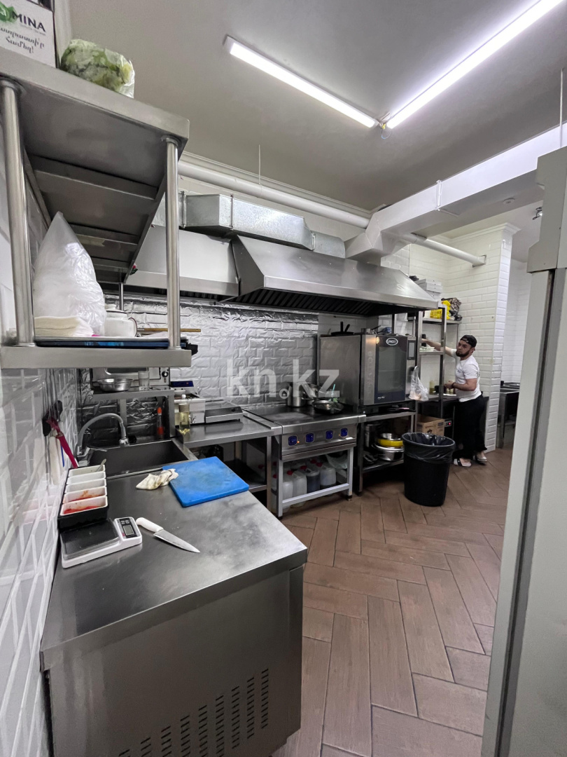 Продажа , 100 м², мкр. Аксай-4, дом  119 - ул. Жубанова - Продажа офисных и торговых помещений в Алматы без посредников фото 7 из 9