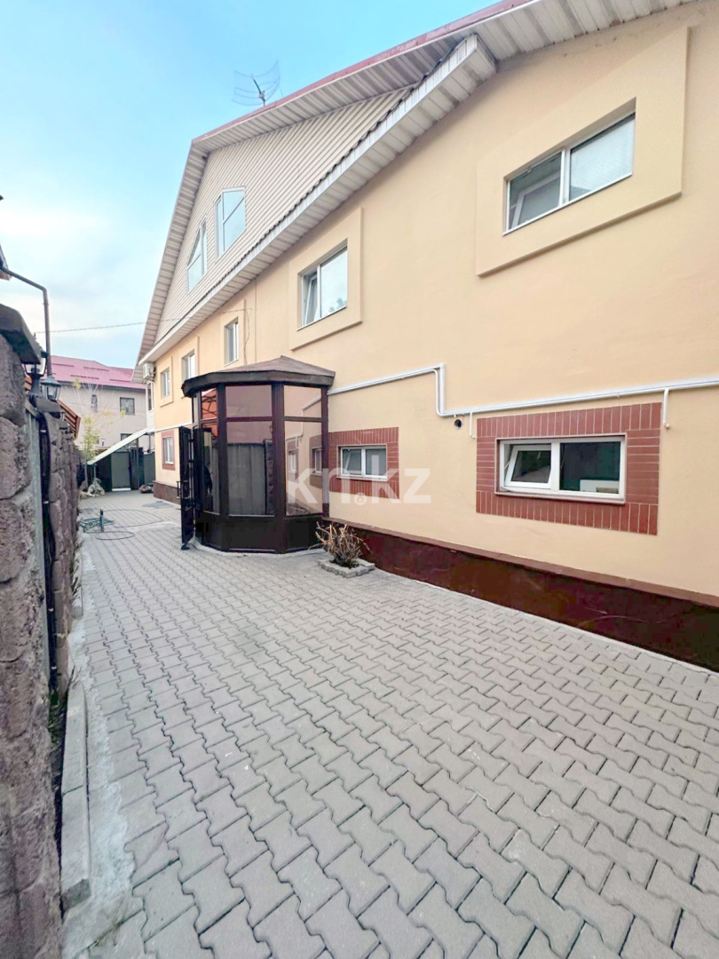 Аренда 4-комнатного дома, 205 м², ул. Лисаковская, дом  27 - Аренда домов в Алматы фото 1 из 26