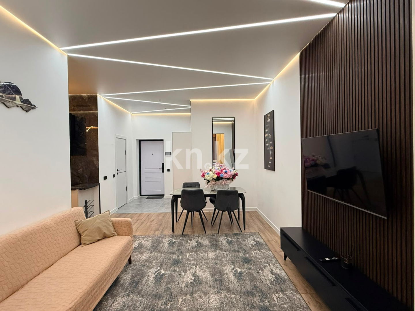 Аренда 2-комнатной квартиры посуточно, 52 м² - Аренда квартир посуточно в Алматы - страница 2 фото 1 из 26