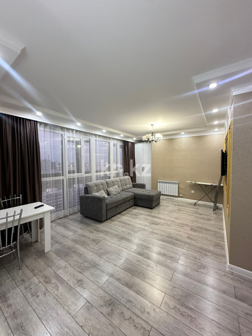 Продажа 2-комнатной квартиры, 42 м², пр. Шахтеров, дом  52б - Продажа квартир в Караганде фото 1 из 11