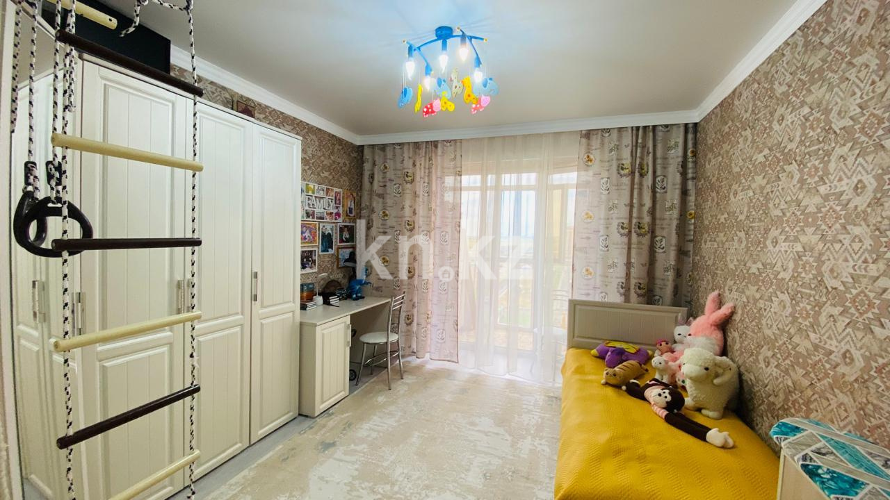 Продажа 4-комнатной квартиры, 110 м², ул. Муканова - Продажа  четырехкомнатных квартир в Караганде фото 11 из 35