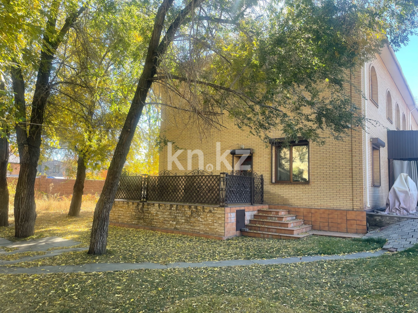 Продажа 7-комнатного дома, 474 м², ул. Комиссарова - Продажа домов и коттеджей в Караганде без посредников фото 2 из 40