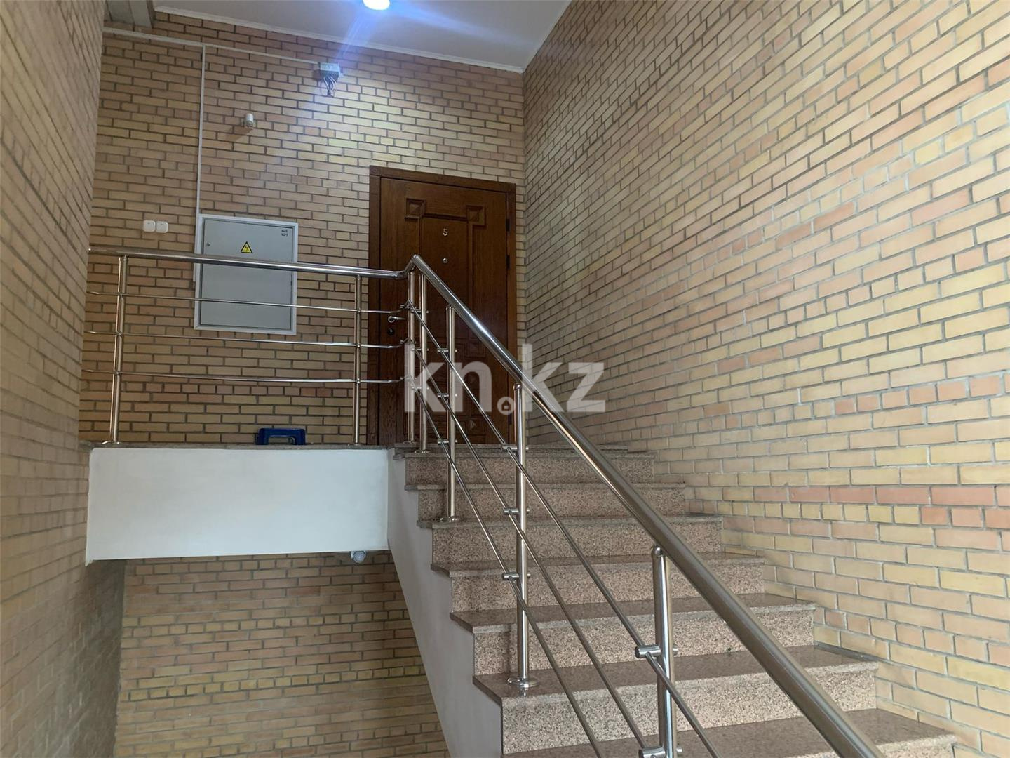 Продажа 7-комнатной квартиры, 391 м², ул. Аманжолова, дом  30 - Продажа  пятикомнатных квартир в Караганде фото 18 из 19