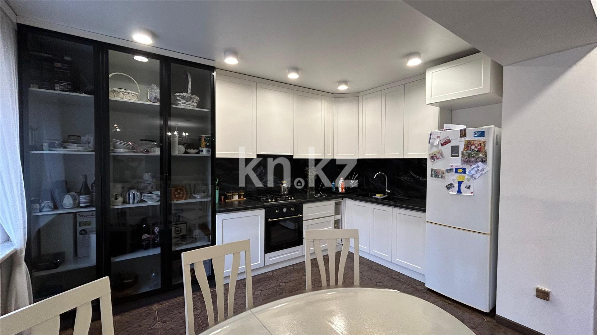 Продажа 4-комнатной квартиры, 137 м², ул. Алиханова - Продажа  четырехкомнатных квартир в Караганде фото 11 из 23