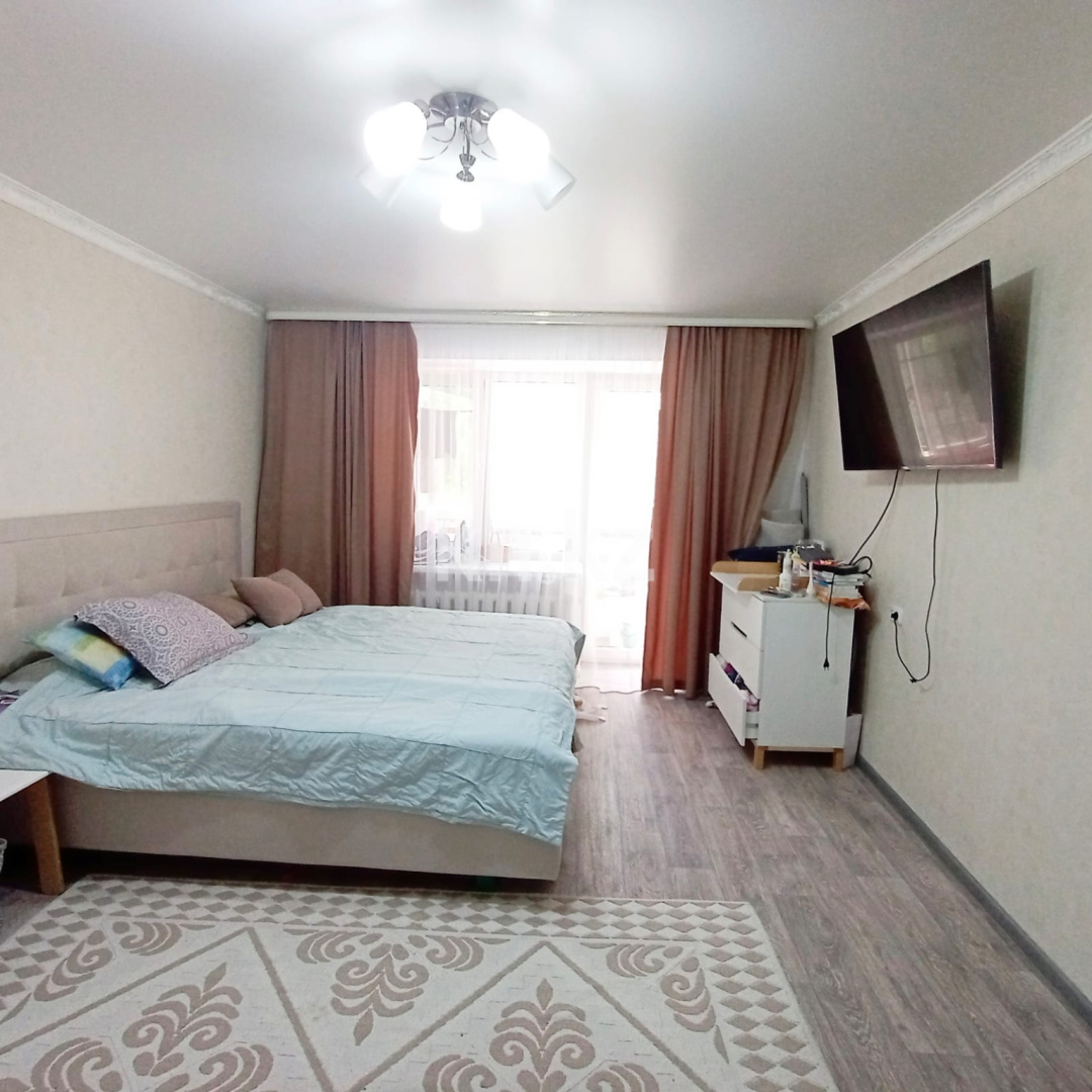 Продажа 1-комнатной квартиры, 41.8 м², ул. Мажита Жунисова - Продажа и аренда недвижимости в Уральске фото 1 из 9