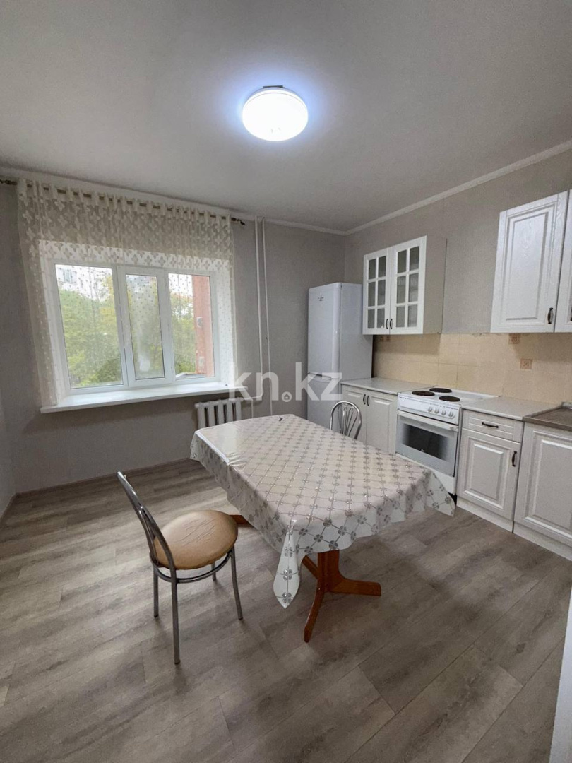 Аренда 2-комнатной квартиры, 62 м², Абая, дом  5 - Аренда квартиры помесячно в Астане фото 1 из 10