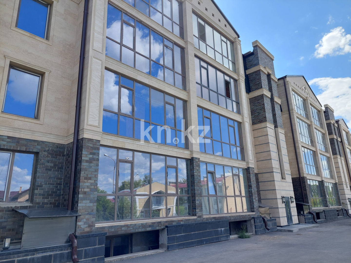 Продажа 1-комнатной квартиры, 45 м², мкр-н Алтын Арка, дом  20 - Продажа квартир в Караганде фото 1 из 8