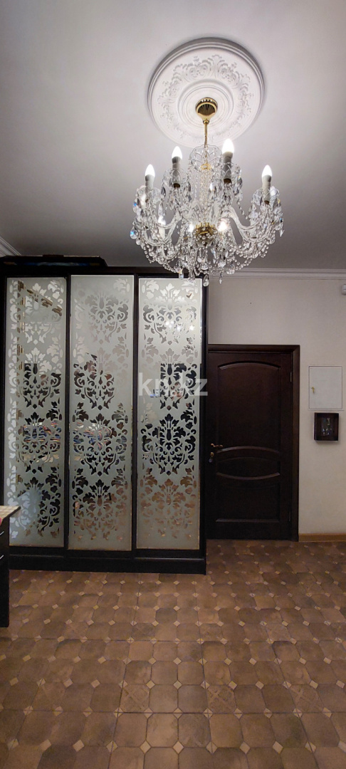 Продажа 5-комнатной квартиры, 217 м², ул. Аманжолова, дом  41 - Продажа квартир в Караганде фото 4 из 27