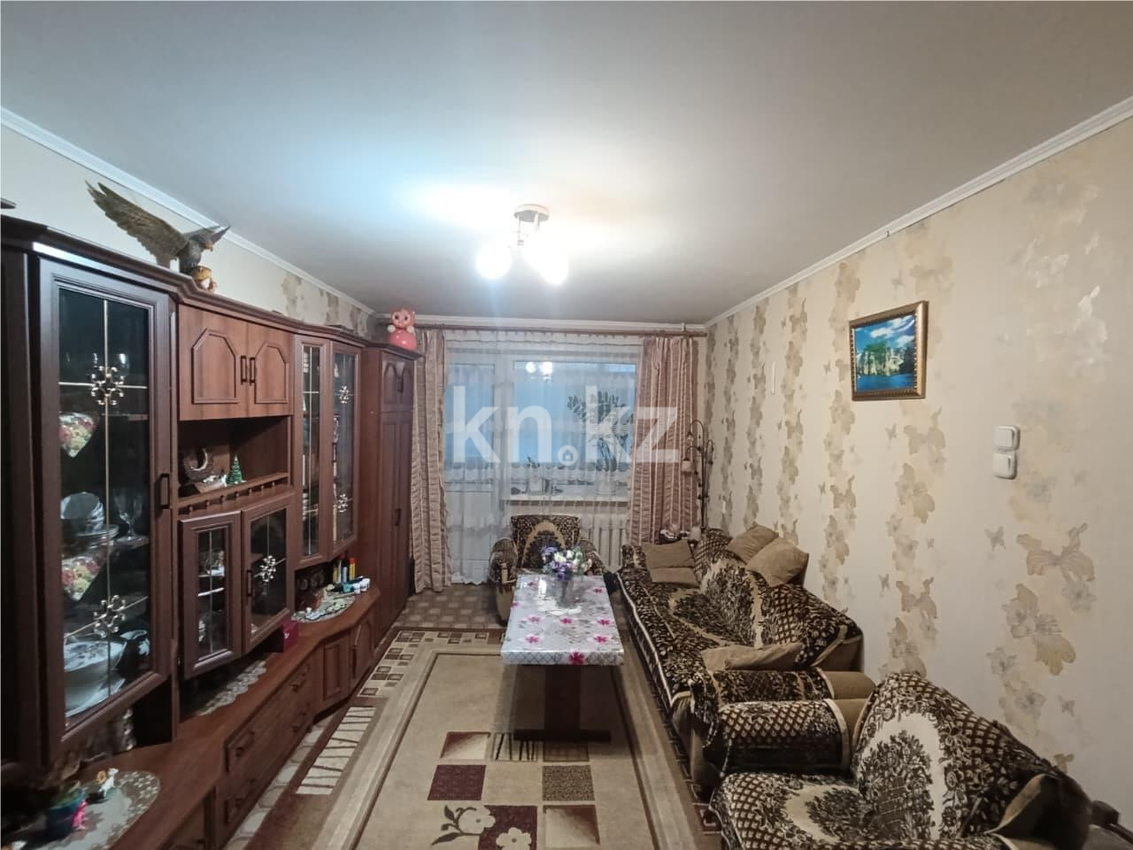 Продажа 3-комнатной квартиры, 61 м², 14 мкр., дом  4а - Продажа квартир в Караганде без посредников фото 1 из 14