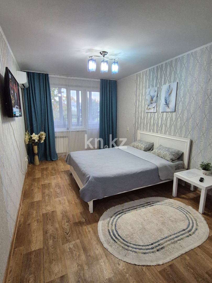 Аренда 1-комнатной квартиры посуточно, 33 м², ул. Кердери, дом  174 - Аренда жилой и коммерческой недвижимости в Уральске фото 1 из 6