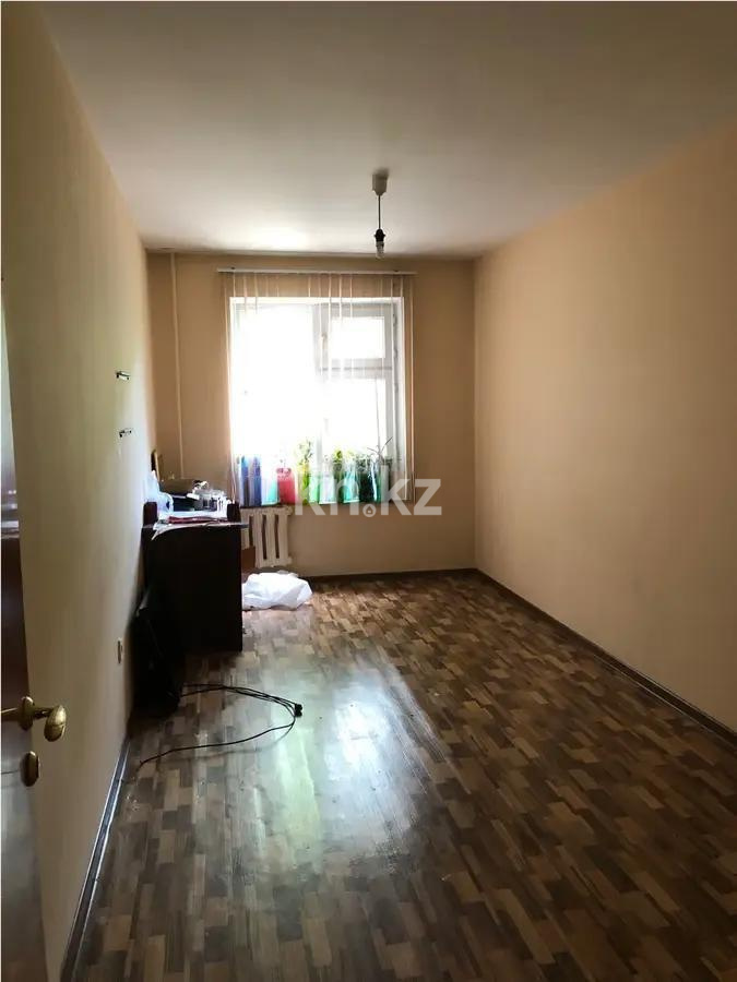 Продажа 3-комнатной квартиры, 58 м², мкр-н 2, дом  51 в Алматы - фото 2