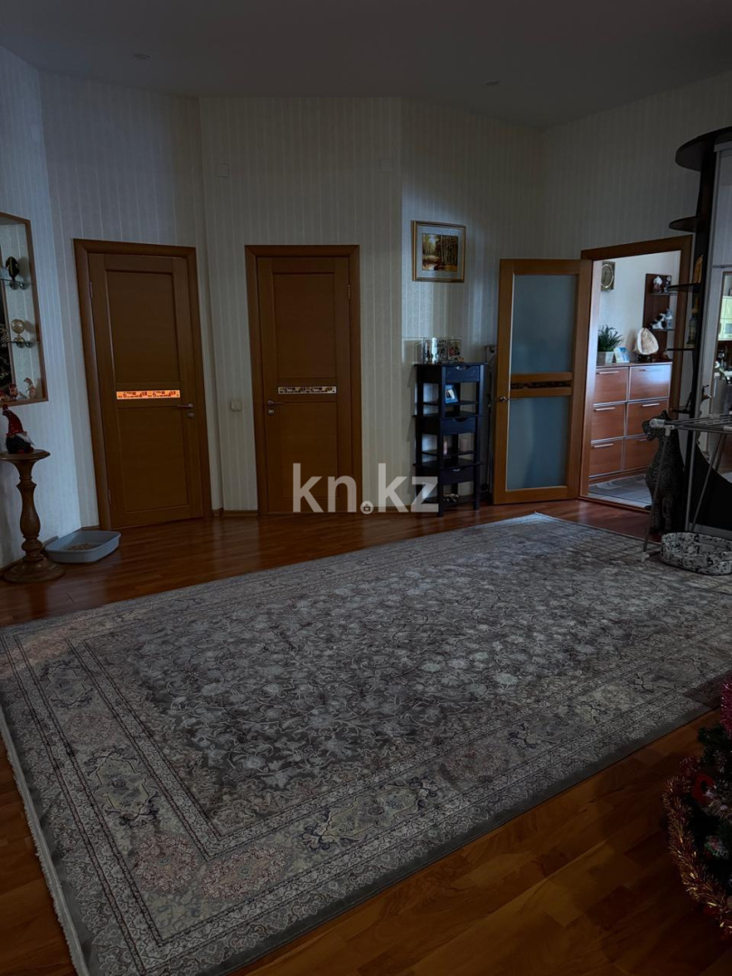 Продажа 3-комнатной квартиры, 135.4 м², ул. Аманжолова в Караганде - фото 4