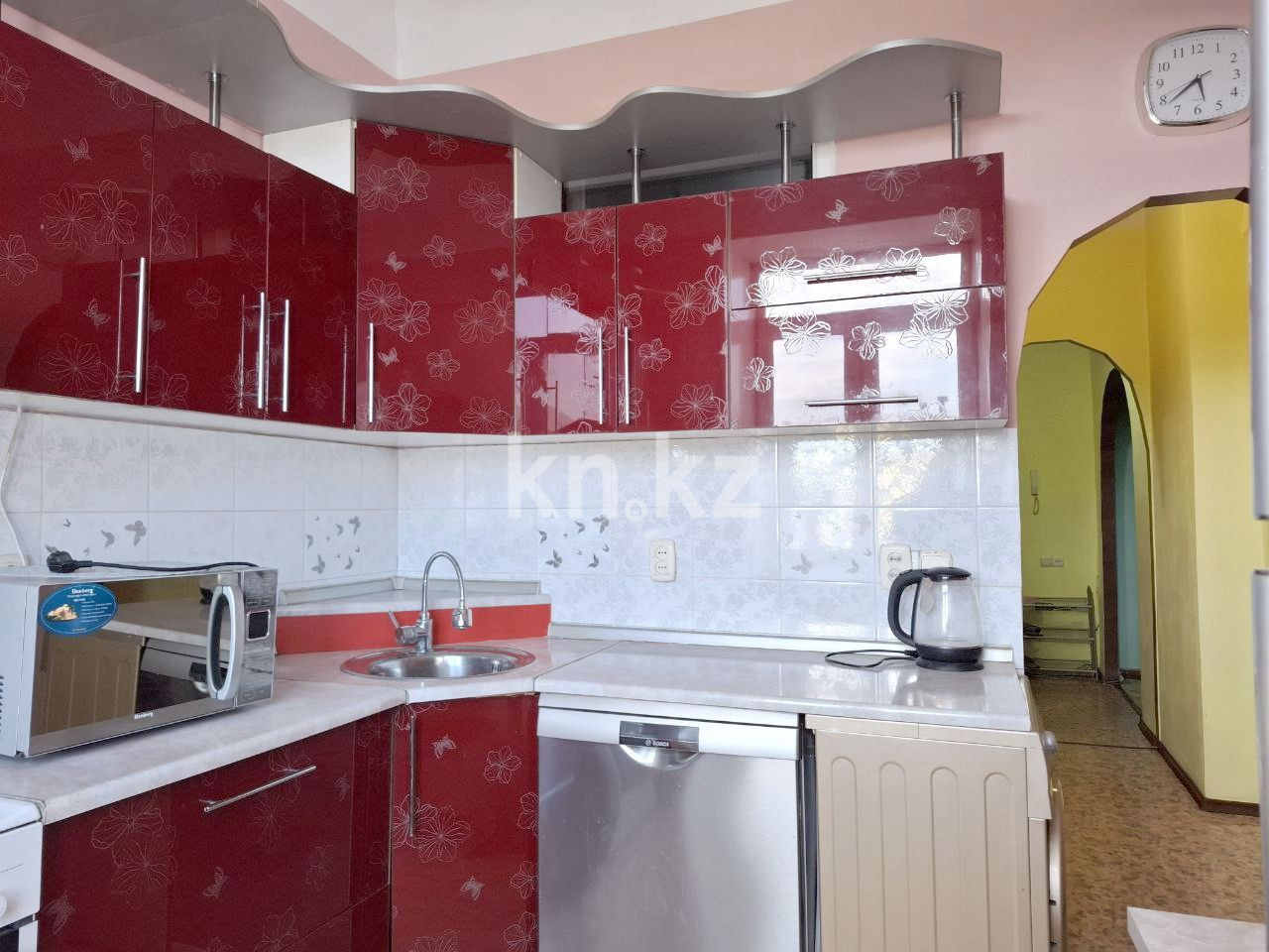 Продажа 3-комнатной квартиры, 82.2 м², пр. Назарбаева, дом  6 - Продажа  трехкомнатных квартир в Усть-Каменогорске фото 1 из 18