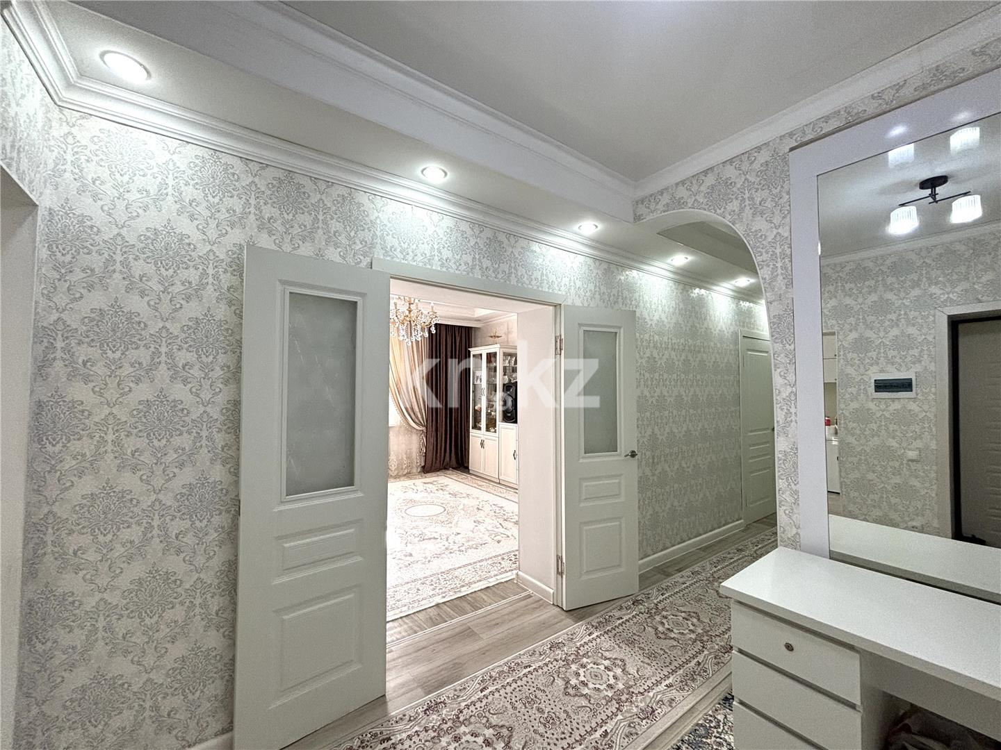 Продажа 3-комнатной квартиры, 77 м², ул. Абая в Караганде - фото 10