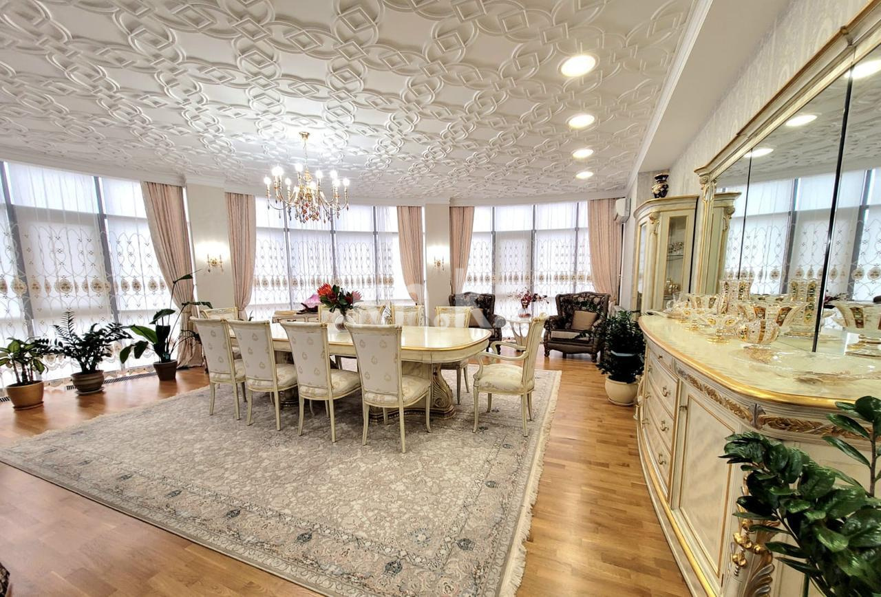 Продажа 8-комнатной квартиры, 281 м², мкр-н Степной-3, дом  2/3 - Продажа  пятикомнатных квартир в Караганде фото 1 из 15