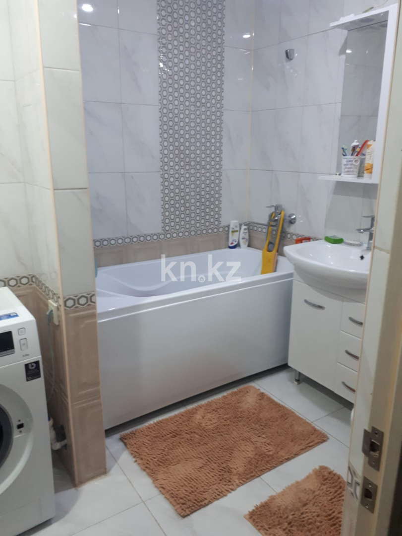 Продажа 3-комнатной квартиры, 59 м², ул. Утемисова, дом  128б в Атырау - фото 2