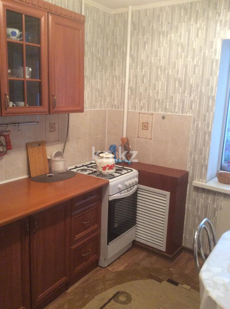 Аренда 2-комнатной квартиры посуточно, 48 м², Революции - Аренда жилой и коммерческой недвижимости в Уральске фото 2 из 4