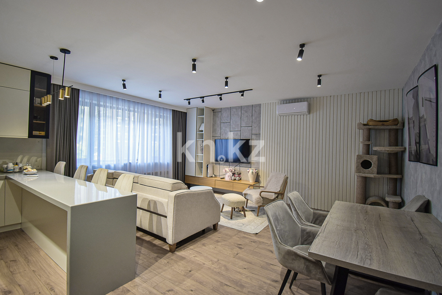 Продажа 3-комнатной квартиры, 138 м² - Продажа квартир в монолитном доме в Алматы фото 1 из 5
