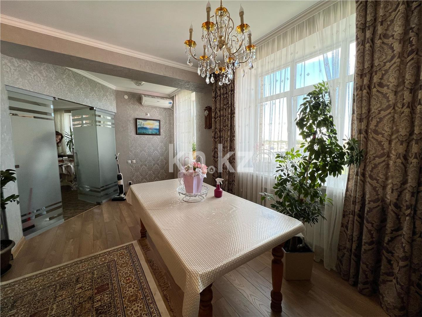 Продажа 3-комнатной квартиры, 127 м², ул. Аманжолова, дом  96/1 - Продажа квартир в Караганде фото 4 из 25