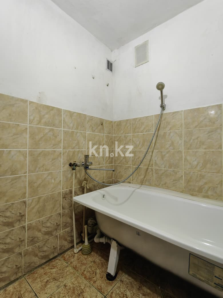 Продажа 2-комнатной квартиры, 47 м², Жекебаева, дом  125 в Караганде - фото 16